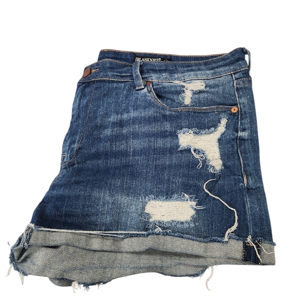 Blank NYC Women's Distressed Blue Denim Shorts Sz 32 - Picture 4 of 7